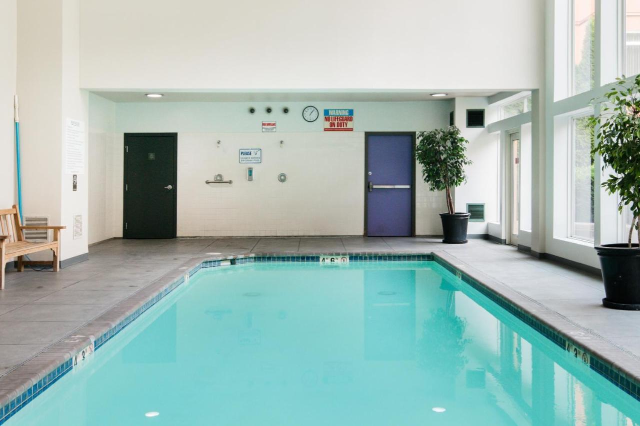 City Water View Oasis With Pool & Gym Near Cruise In Heart Of Сиэтл Экстерьер фото